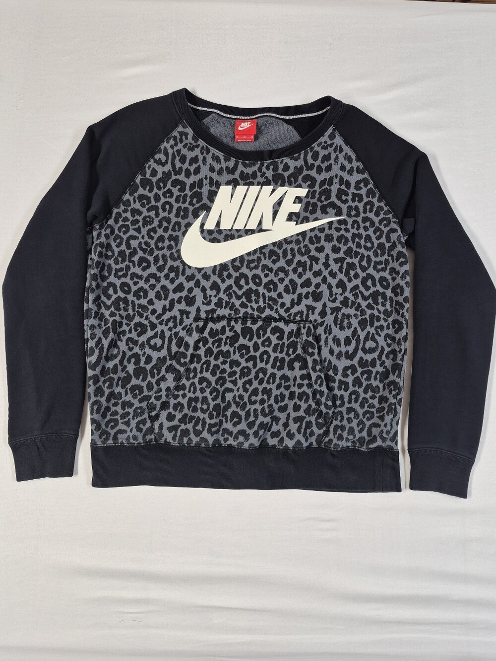 Nike Sweatshirt Women's M Black Gray Leopard Cheetah Print Pullover Crewneck